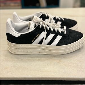 Women’s Adidas Gazelle Bold size 9